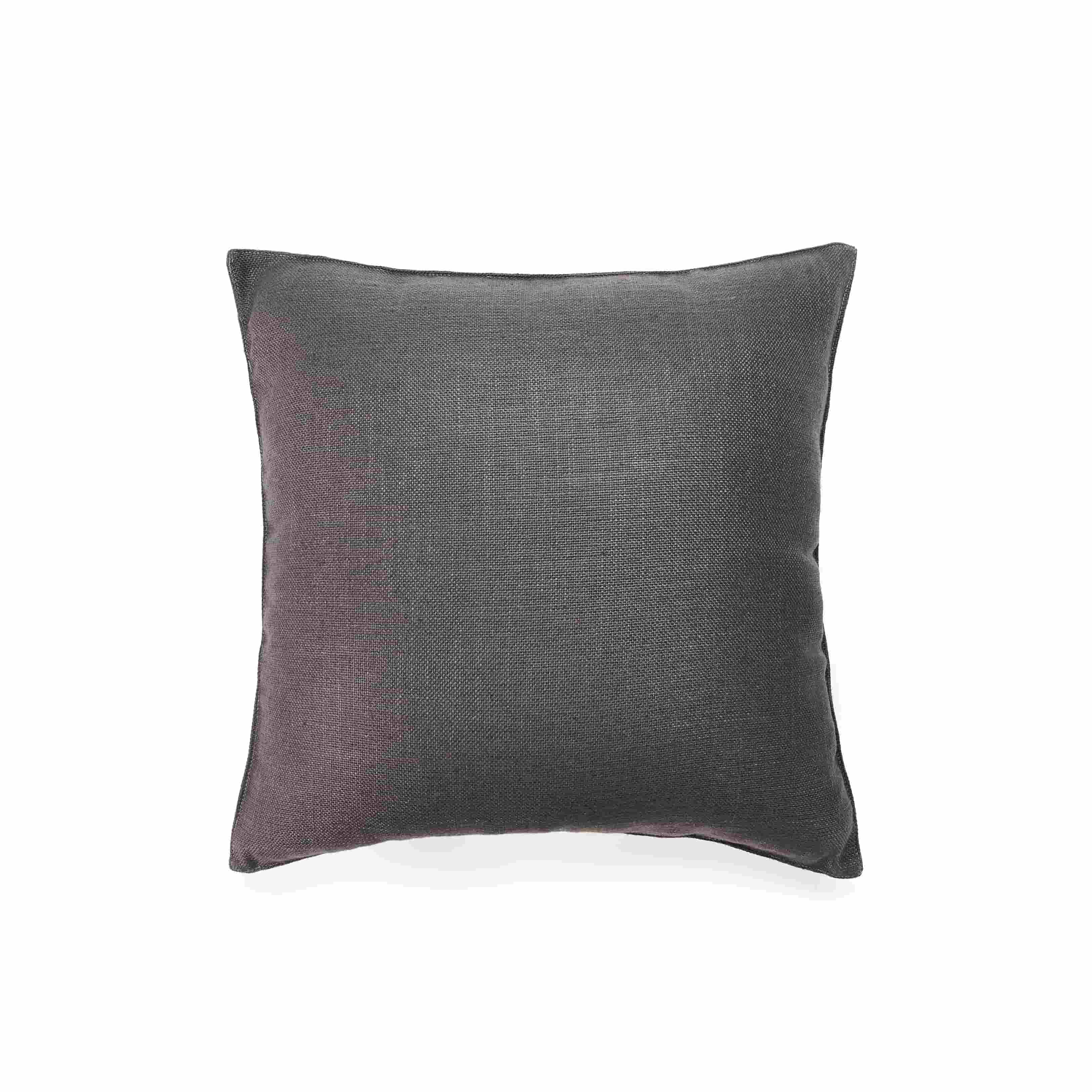 AJ4-Black pillow 90%P,10%L