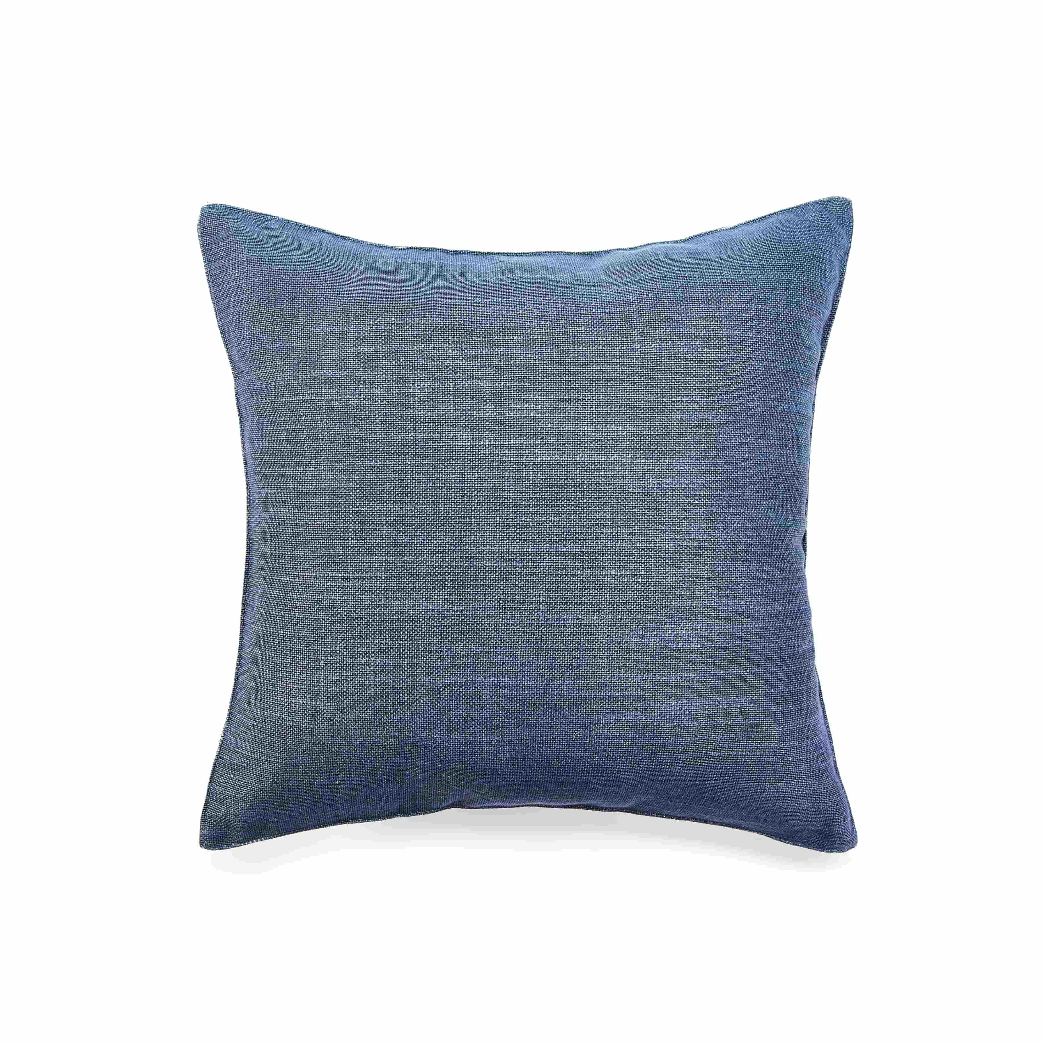 AJ5-5 pillow 75.5%P, 10.4%C, 14.1%L