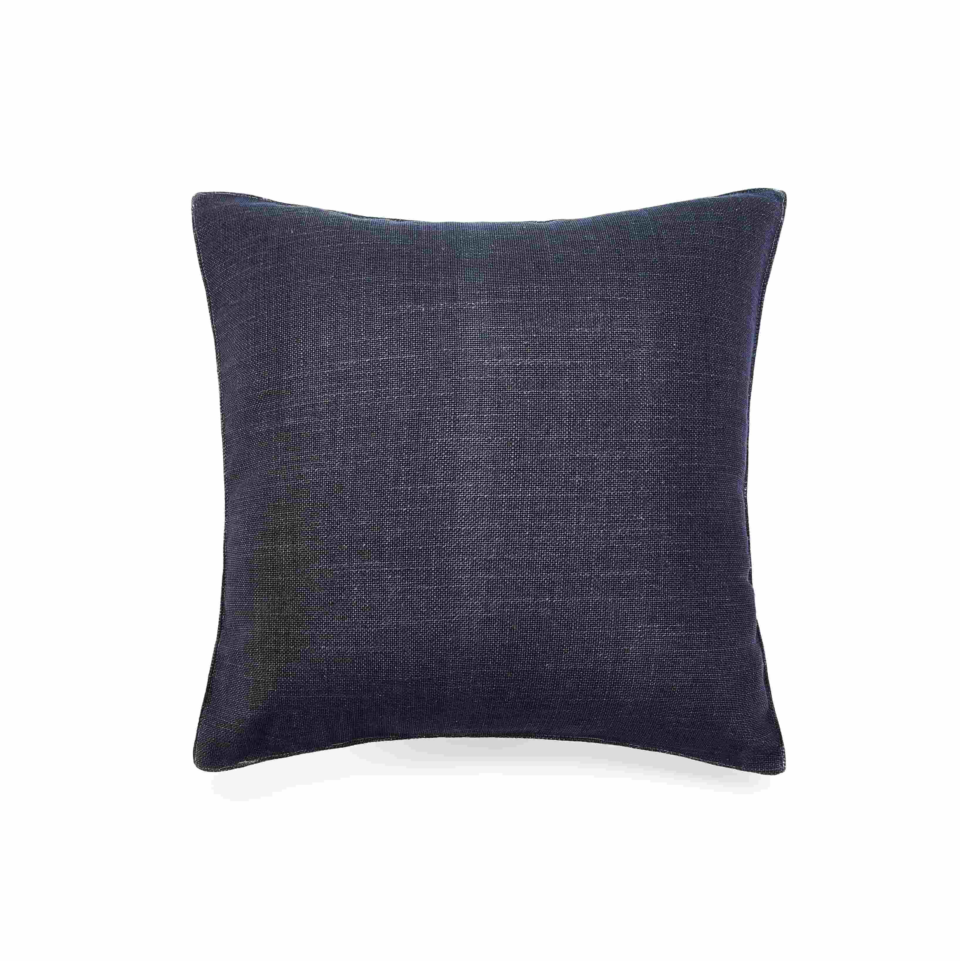 AJ5-9 pillow 75.5%P, 10.4%C, 14.1%L
