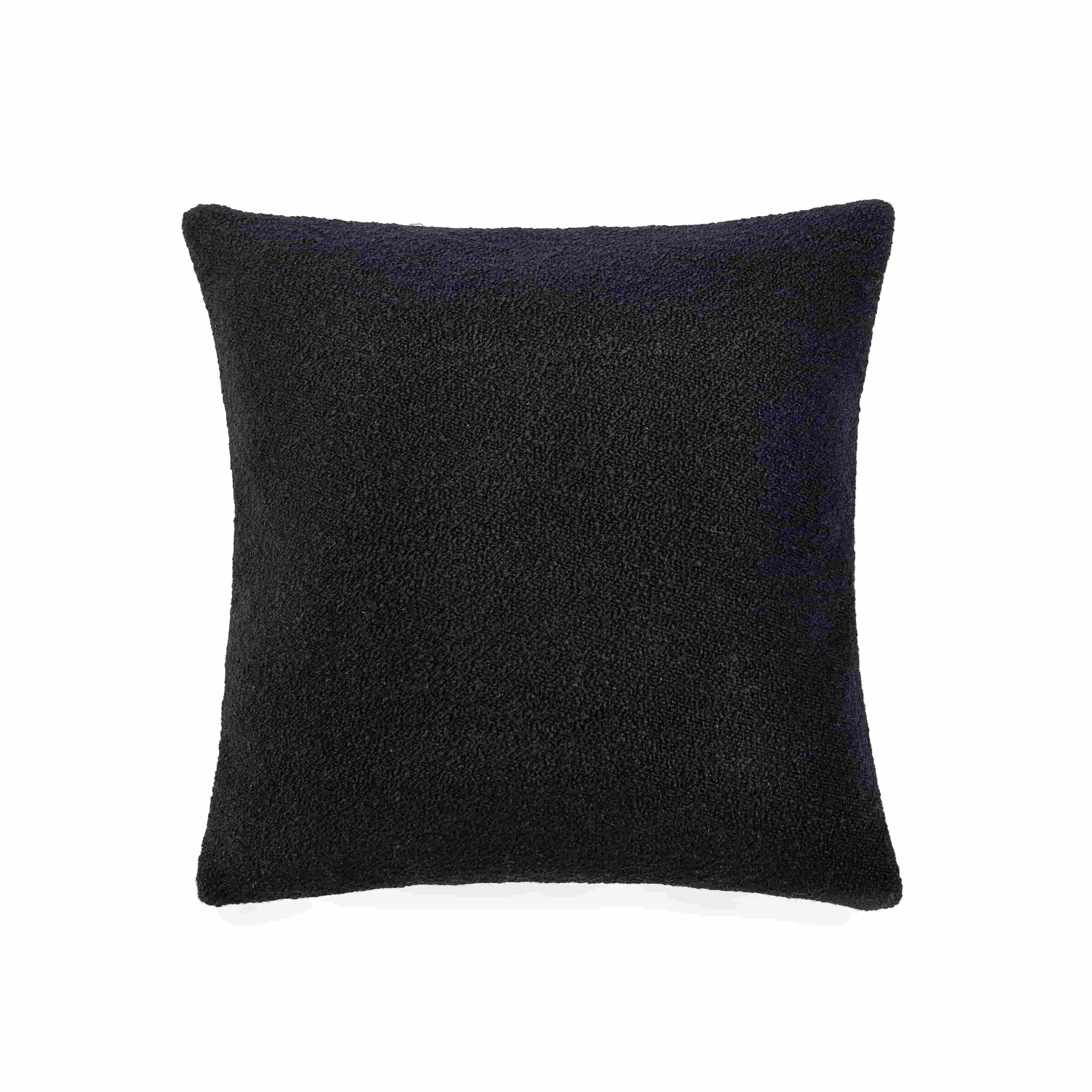 F18103C-4 pillow 68.8%W，17.1%C，14.2%A